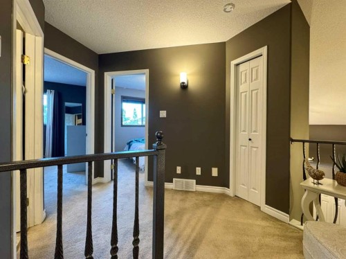2 Riverbrook Close West, Lethbridge, AB 