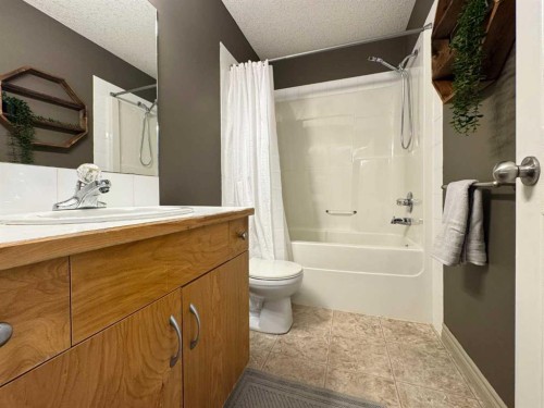 2 Riverbrook Close West, Lethbridge, AB 