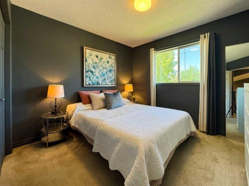 2 Riverbrook Close West, Lethbridge, AB 