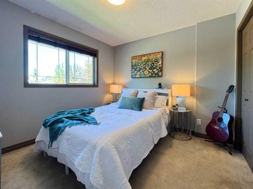 2 Riverbrook Close West, Lethbridge, AB 