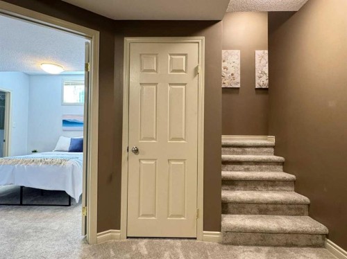 2 Riverbrook Close West, Lethbridge, AB 
