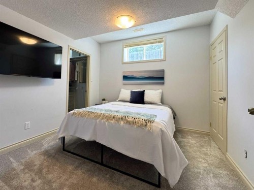 2 Riverbrook Close West, Lethbridge, AB 