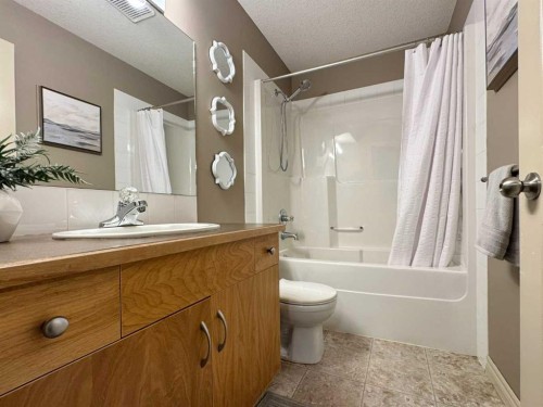 2 Riverbrook Close West, Lethbridge, AB 