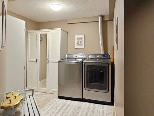 2 Riverbrook Close West, Lethbridge, AB 