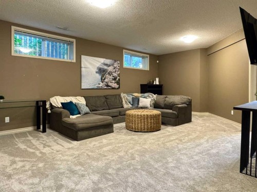 2 Riverbrook Close West, Lethbridge, AB 