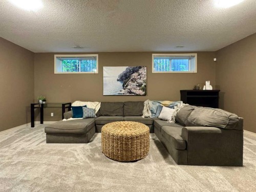 2 Riverbrook Close West, Lethbridge, AB 