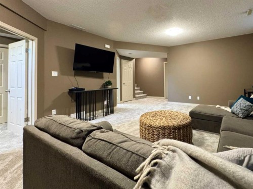 2 Riverbrook Close West, Lethbridge, AB 