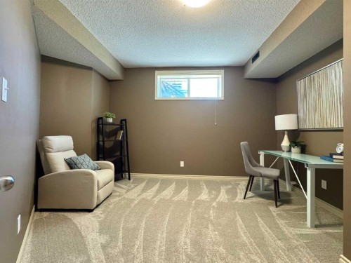 2 Riverbrook Close West, Lethbridge, AB 