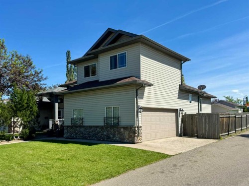 2 Riverbrook Close West, Lethbridge, AB 