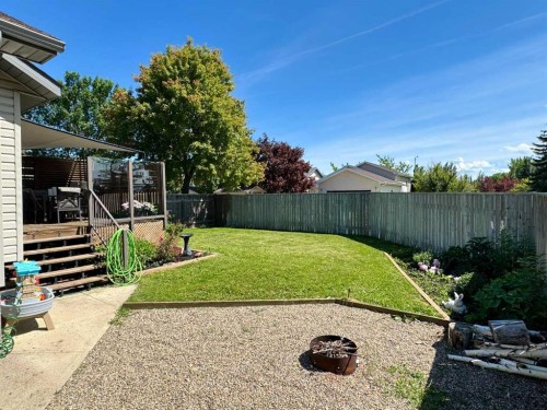 2 Riverbrook Close West, Lethbridge, AB 