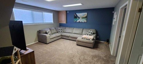 337 Ojibwa Place West, Lethbridge, AB - Indoor Photo Showing Other Room