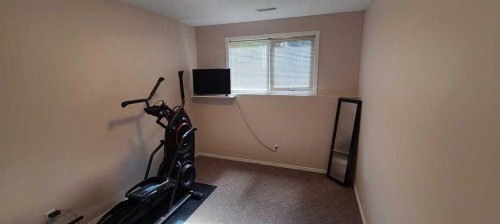 337 Ojibwa Place West, Lethbridge, AB - Indoor Photo Showing Gym Room