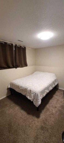 337 Ojibwa Place West, Lethbridge, AB - Indoor Photo Showing Bedroom