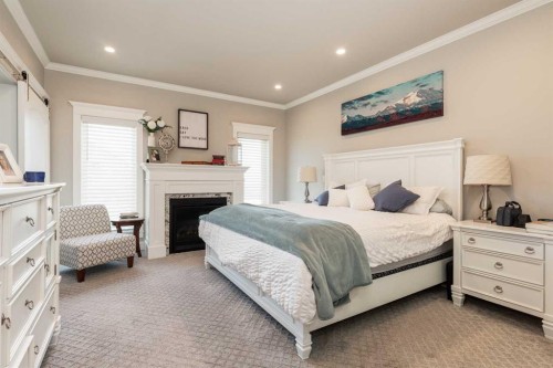 1 Edgemoor Way West, Lethbridge, AB - Indoor Photo Showing Bedroom