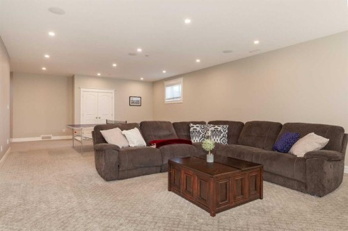 1 Edgemoor Way West, Lethbridge, AB - Indoor Photo Showing Living Room