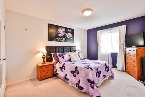 289 Cougar Way North, Lethbridge, AB - Indoor Photo Showing Bedroom