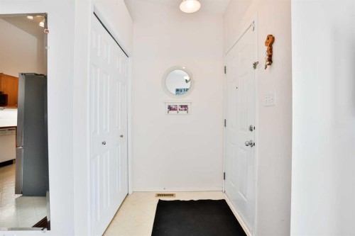 289 Cougar Way North, Lethbridge, AB - Indoor Photo Showing Other Room