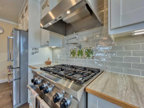 42015 Rr280, Hill Spring, AB - Indoor Photo Showing Kitchen With Upgraded Kitchen