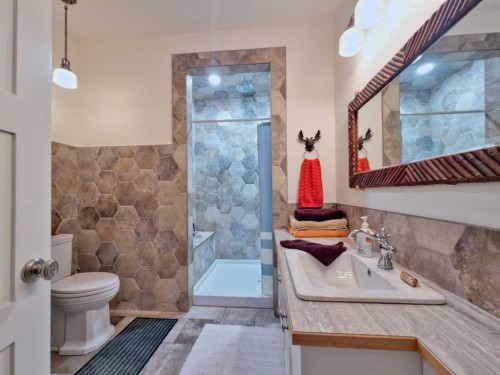 42015 Rr280, Hill Spring, AB - Indoor Photo Showing Bathroom