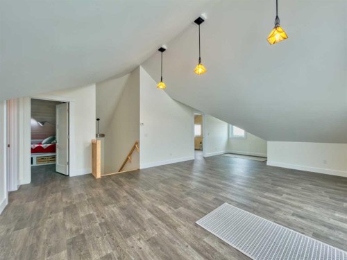 42015 Rr280, Hill Spring, AB - Indoor Photo Showing Other Room