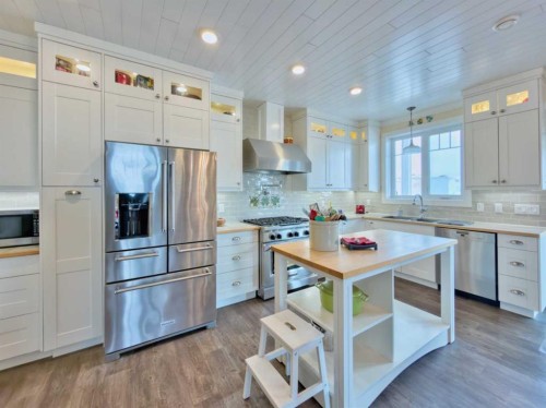 42015 Rr280, Hill Spring, AB - Indoor Photo Showing Kitchen With Upgraded Kitchen