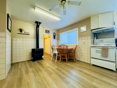 20970 7 Avenue, Bellevue, AB - Indoor Photo Showing Kitchen