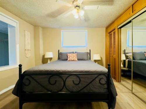 20970 7 Avenue, Bellevue, AB - Indoor Photo Showing Bedroom