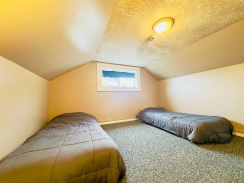20970 7 Avenue, Bellevue, AB - Indoor Photo Showing Bedroom