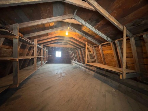 20970 7 Avenue, Bellevue, AB - Indoor