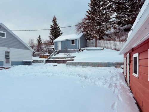 20970 7 Avenue, Bellevue, AB - Outdoor