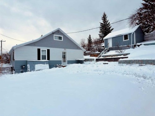 20970 7 Avenue, Bellevue, AB - Outdoor