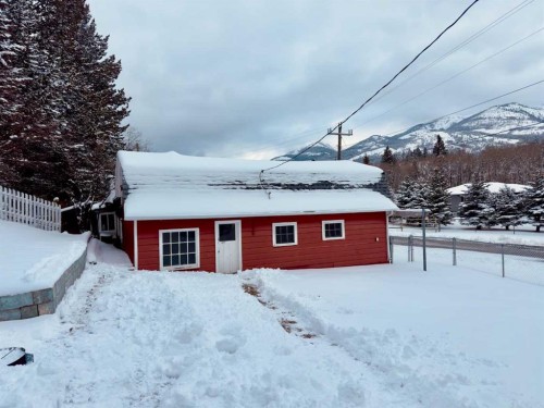 20970 7 Avenue, Bellevue, AB - Outdoor