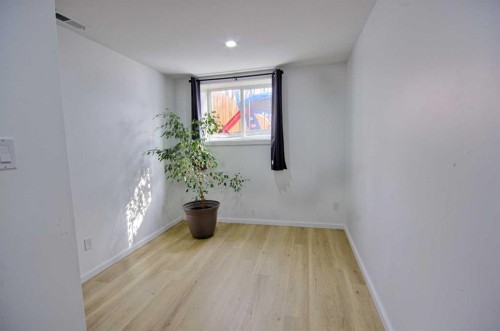 5111 54 Street, Taber, AB - Indoor Photo Showing Other Room