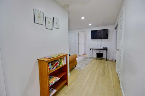 5111 54 Street, Taber, AB - Indoor Photo Showing Other Room