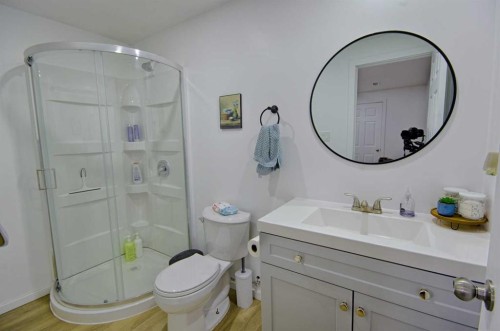 5111 54 Street, Taber, AB - Indoor Photo Showing Bathroom