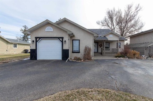 217 N 200 E  Raymond, AB T0K 2S0