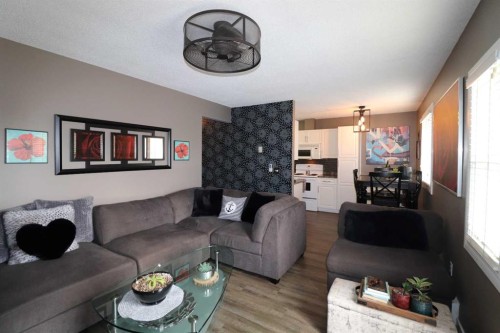 8-1739 St Edward Boulevard North, Lethbridge, AB - Indoor Photo Showing Living Room