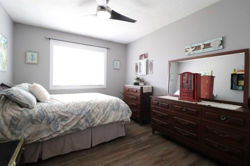 8-1739 St Edward Boulevard North, Lethbridge, AB - Indoor Photo Showing Bedroom