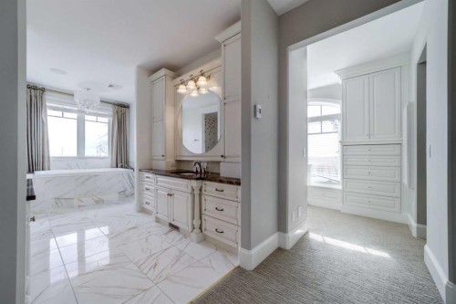 224010 Twp Rd 9-2, Rural Lethbridge County, AB - Indoor Photo Showing Bathroom