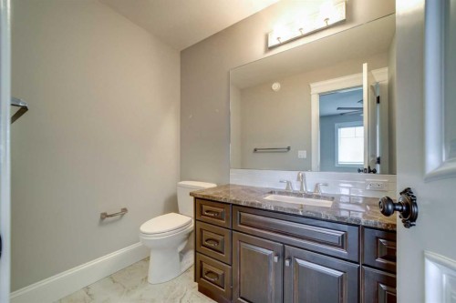 224010 Twp Rd 9-2, Rural Lethbridge County, AB - Indoor Photo Showing Bathroom