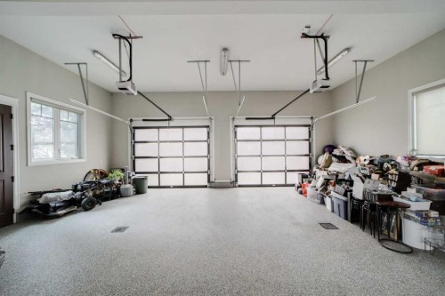 224010 Twp Rd 9-2, Rural Lethbridge County, AB - Indoor Photo Showing Garage