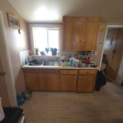 6710 17 Avenue, Coleman, AB - Indoor