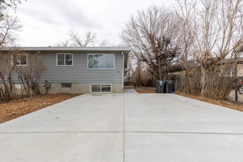 74 Carleton Place WEST Lethbridge, AB T1K 3X6