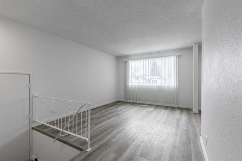 74 Carleton Place West, Lethbridge, AB - Indoor Photo Showing Other Room