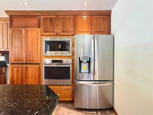 2302 14 Avenue South, Lethbridge, AB - Indoor Photo Showing Kitchen