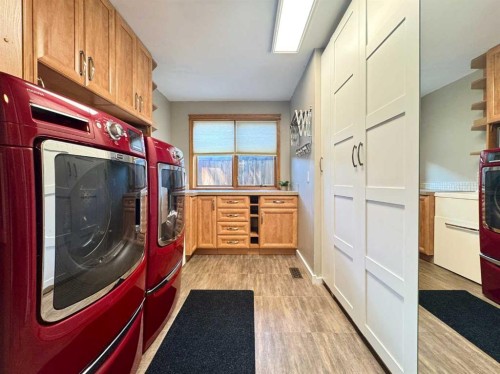 2302 14 Avenue South, Lethbridge, AB - Indoor Photo Showing Laundry Room