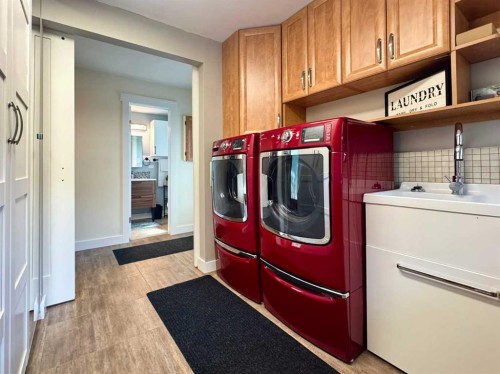 2302 14 Avenue South, Lethbridge, AB - Indoor Photo Showing Laundry Room