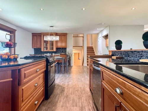 2302 14 Avenue South, Lethbridge, AB - Indoor Photo Showing Kitchen