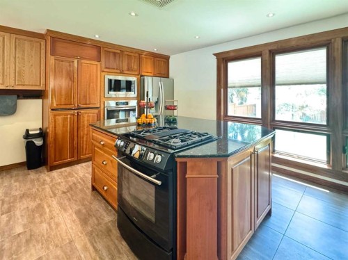 2302 14 Avenue South, Lethbridge, AB - Indoor Photo Showing Kitchen