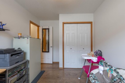 389 Kodiak Boulevard North, Lethbridge, AB - Indoor